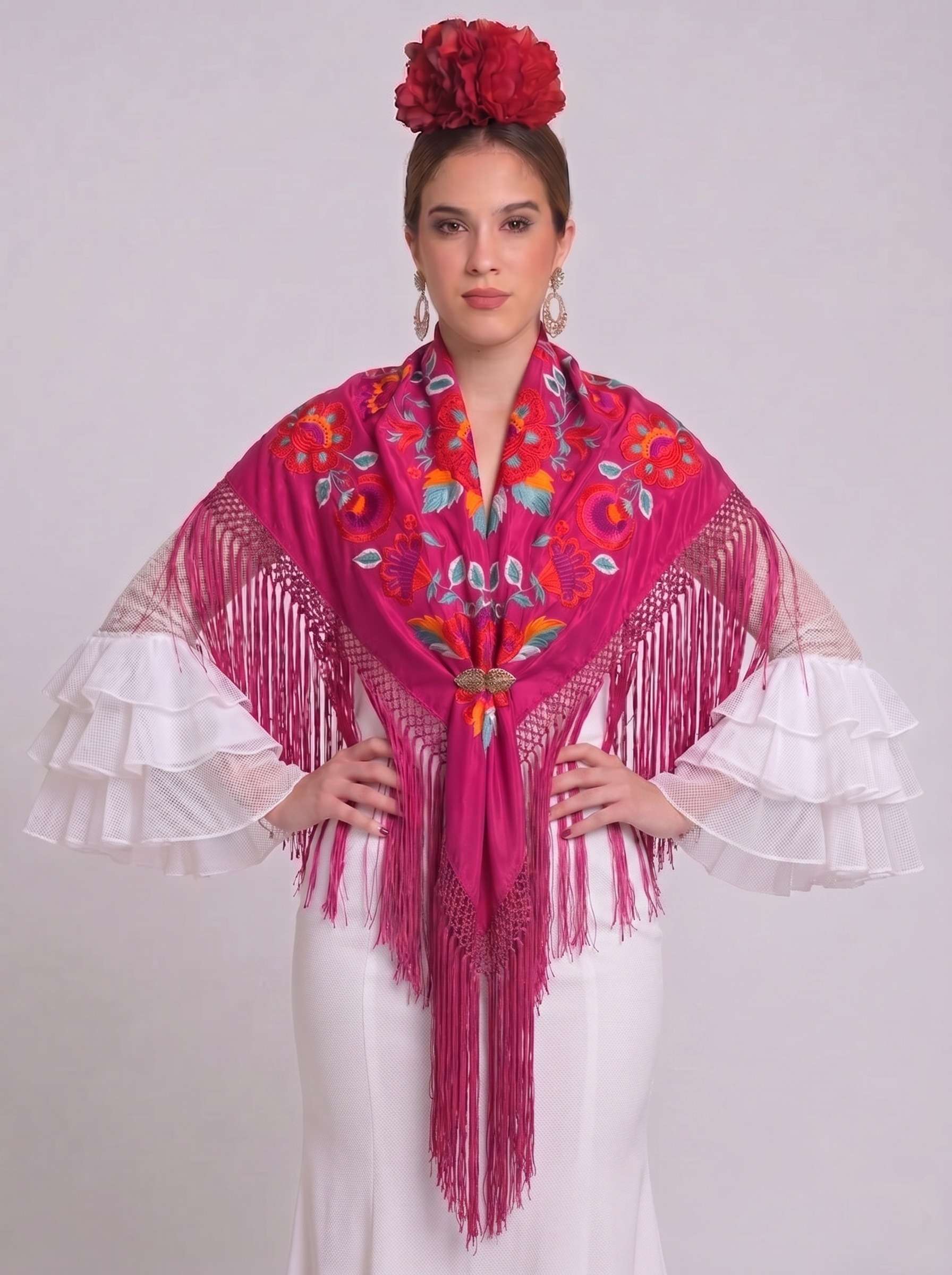 Manton seda araceli fucsia bordado rojo - Lunares del Este