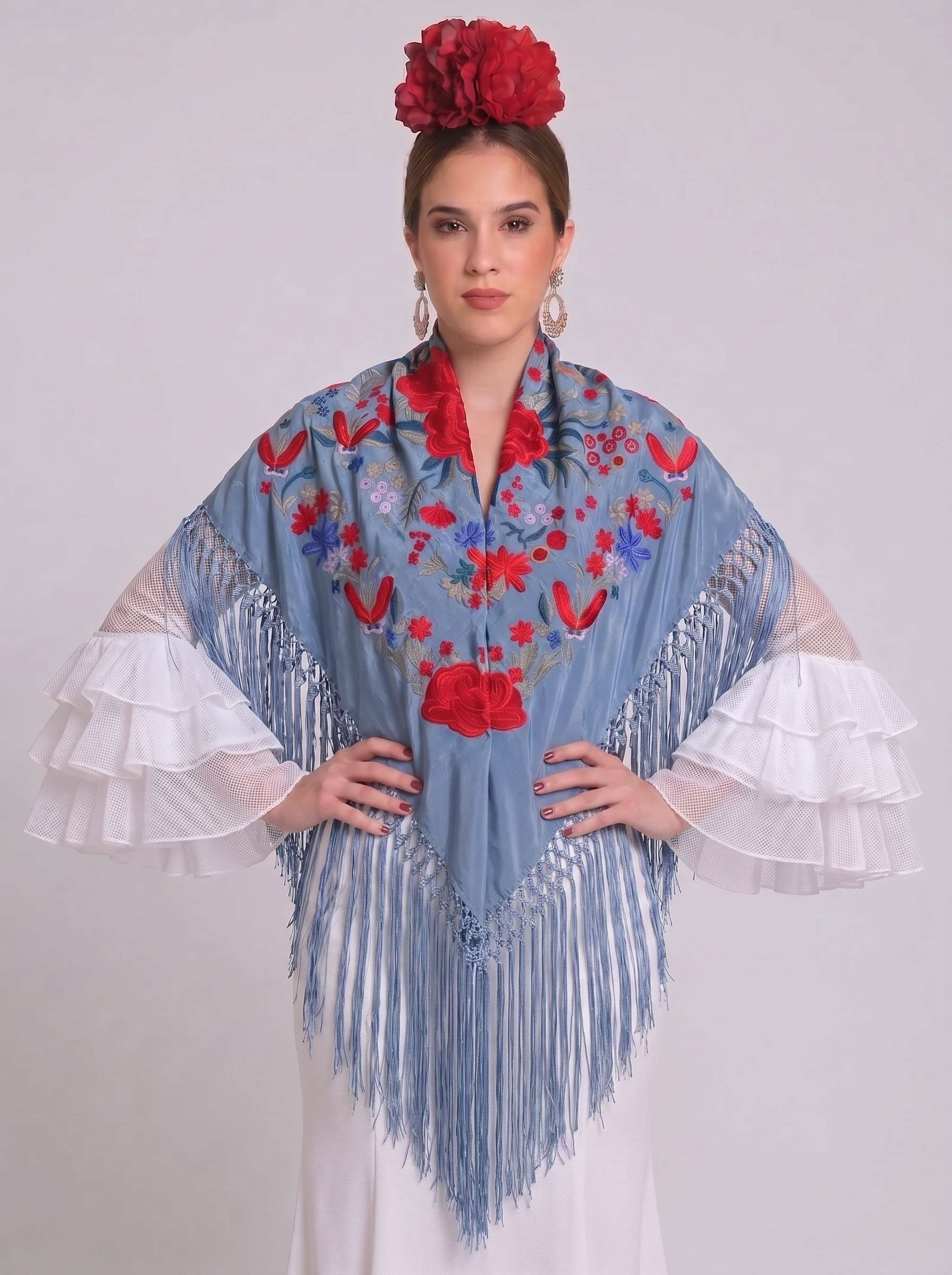 Mantón seda raquel azul bordado rojo - Lunares del Este