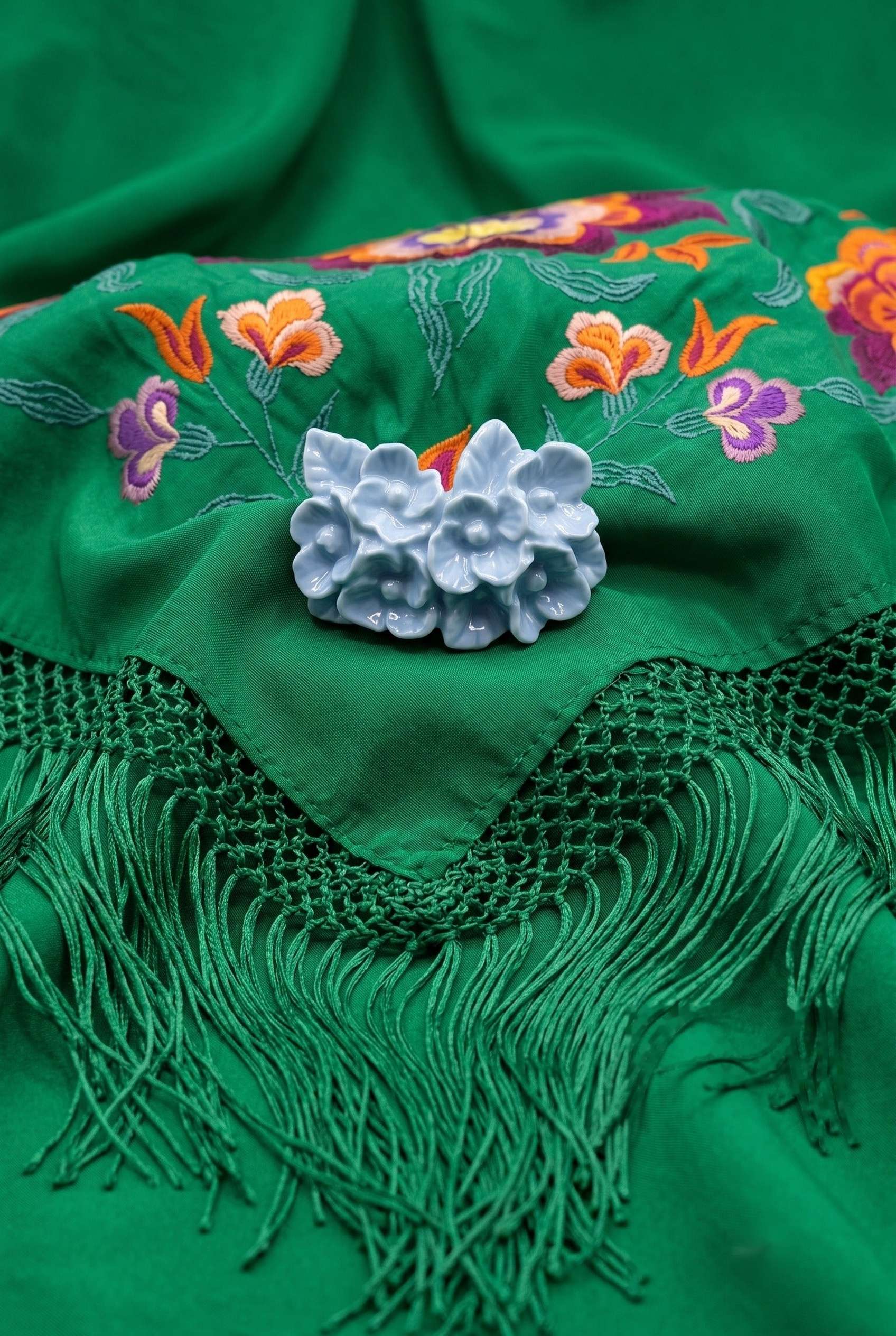 BROCHE NIÑA FLOR LILA