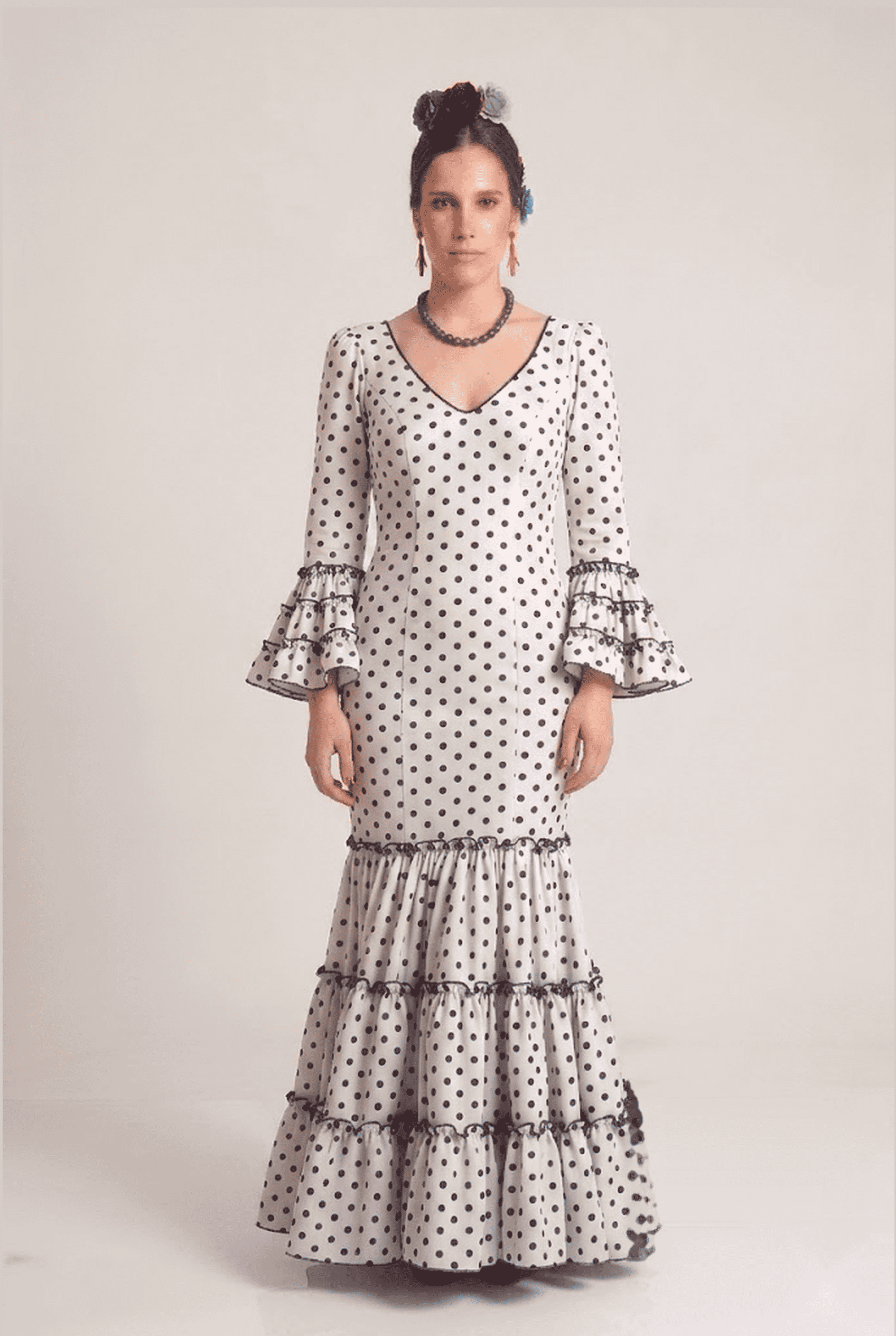 Traje flamenca cordoba blanco lunar negro - Lunares del Este
