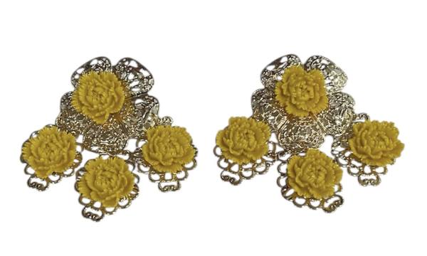 Pendiente grande relieve flor amarilla