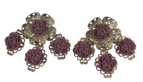 Pendiente grande relieve flor maquillaje